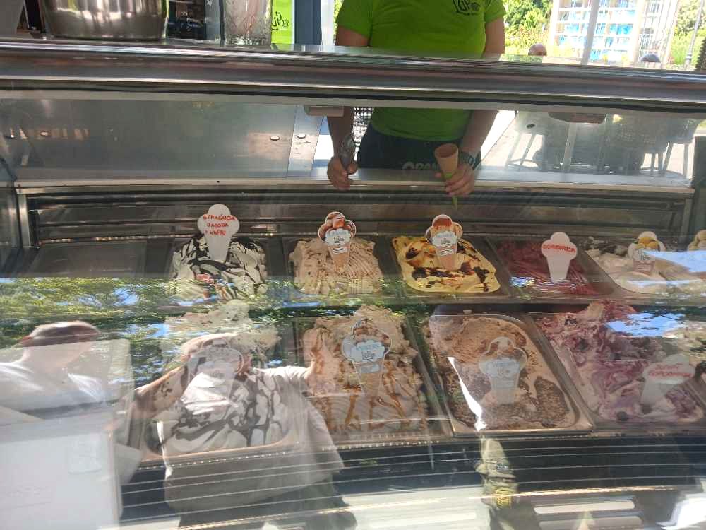 Lupo gelato counter